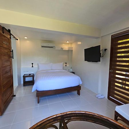 Edgewater Dive & Spa Resort Puerto Galera Extérieur photo