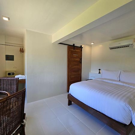 Edgewater Dive & Spa Resort Puerto Galera Extérieur photo