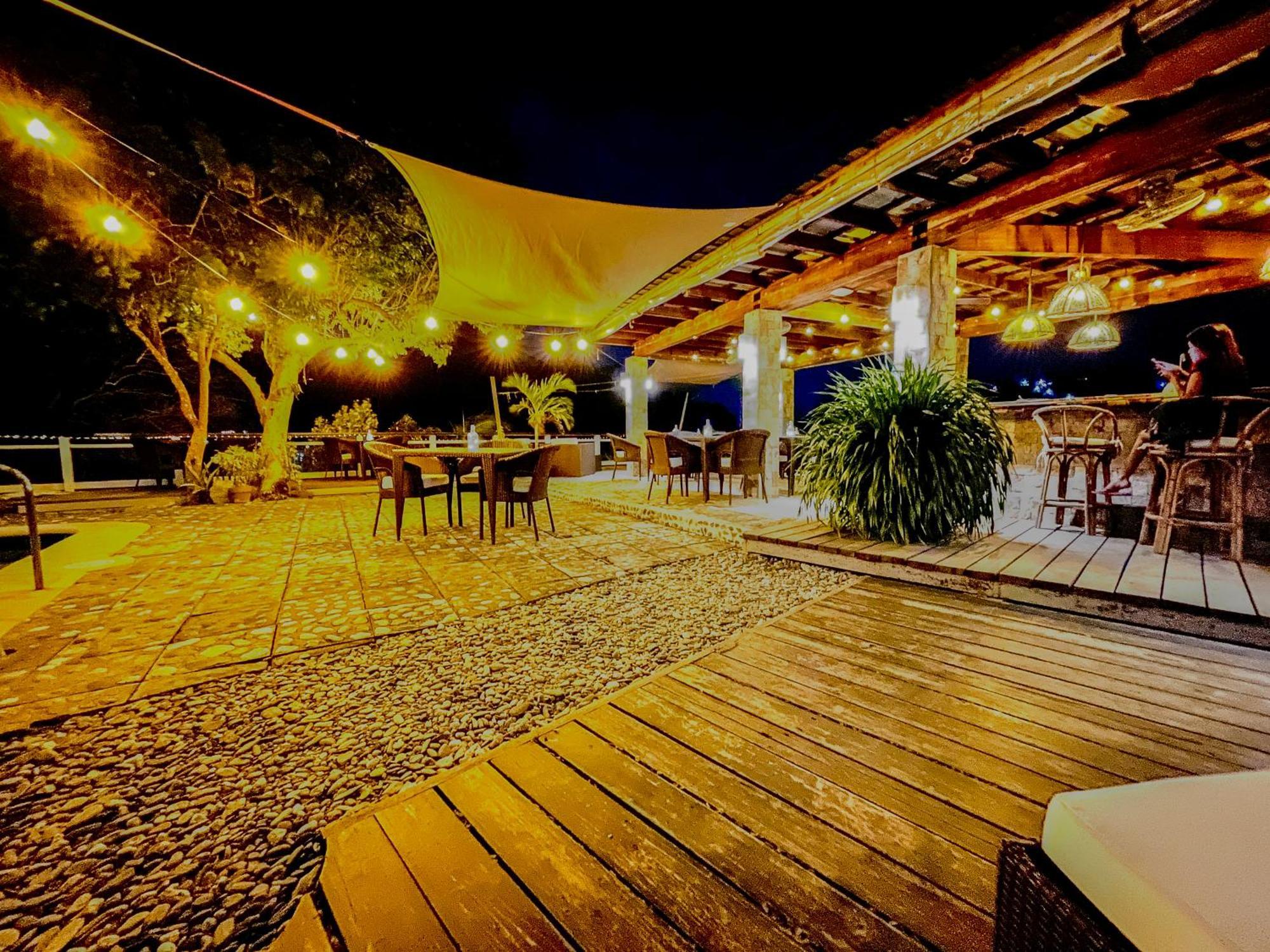 Edgewater Dive & Spa Resort Puerto Galera Extérieur photo
