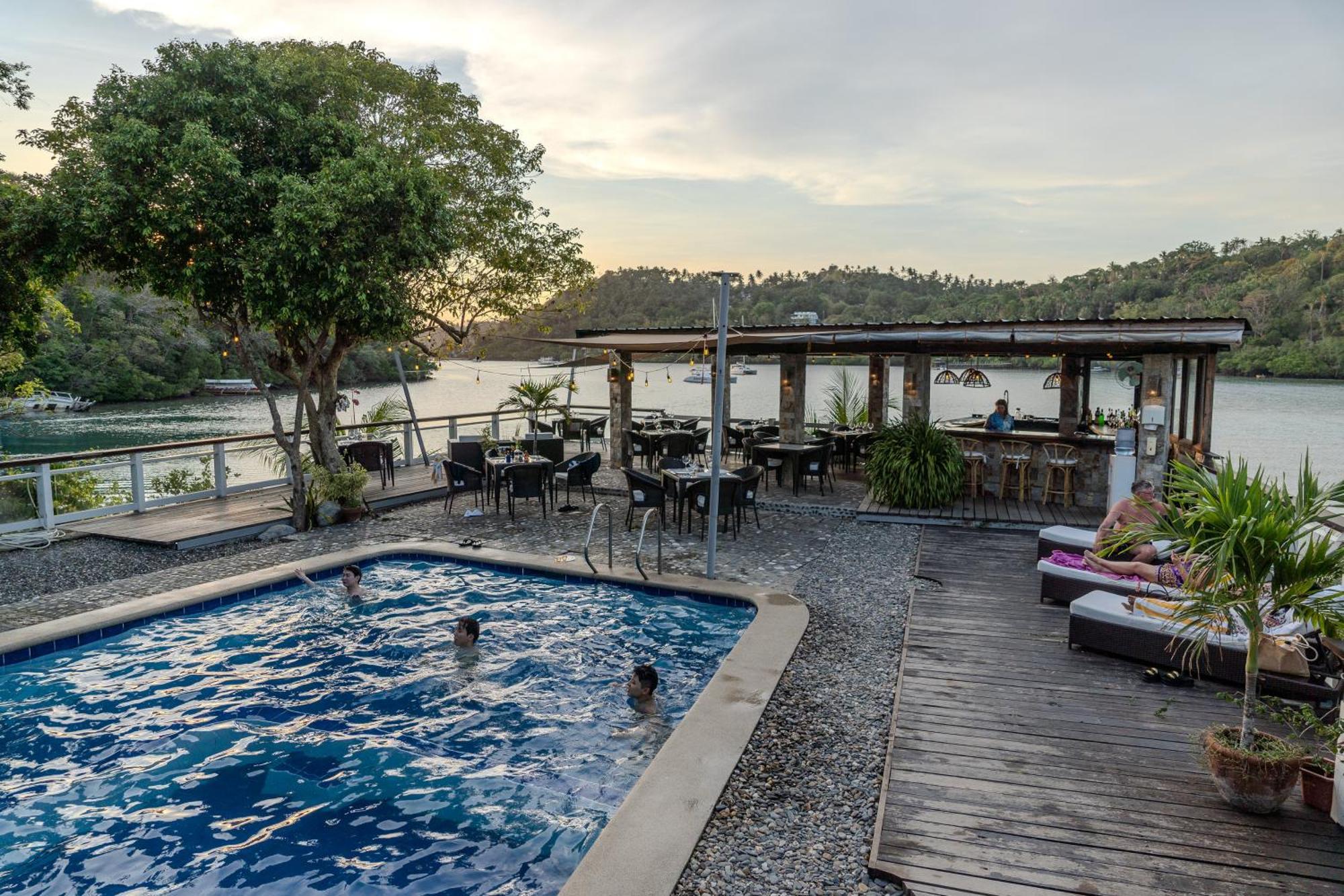 Edgewater Dive & Spa Resort Puerto Galera Extérieur photo