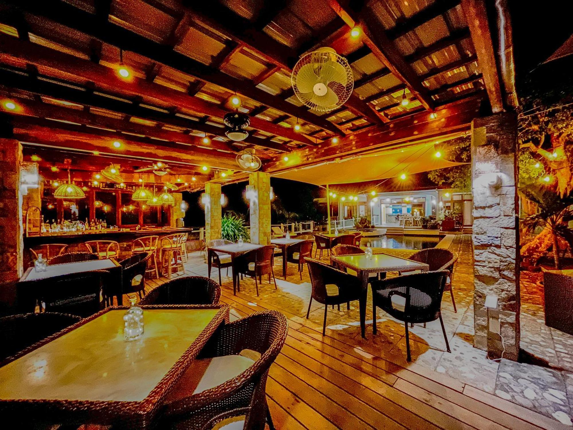 Edgewater Dive & Spa Resort Puerto Galera Extérieur photo