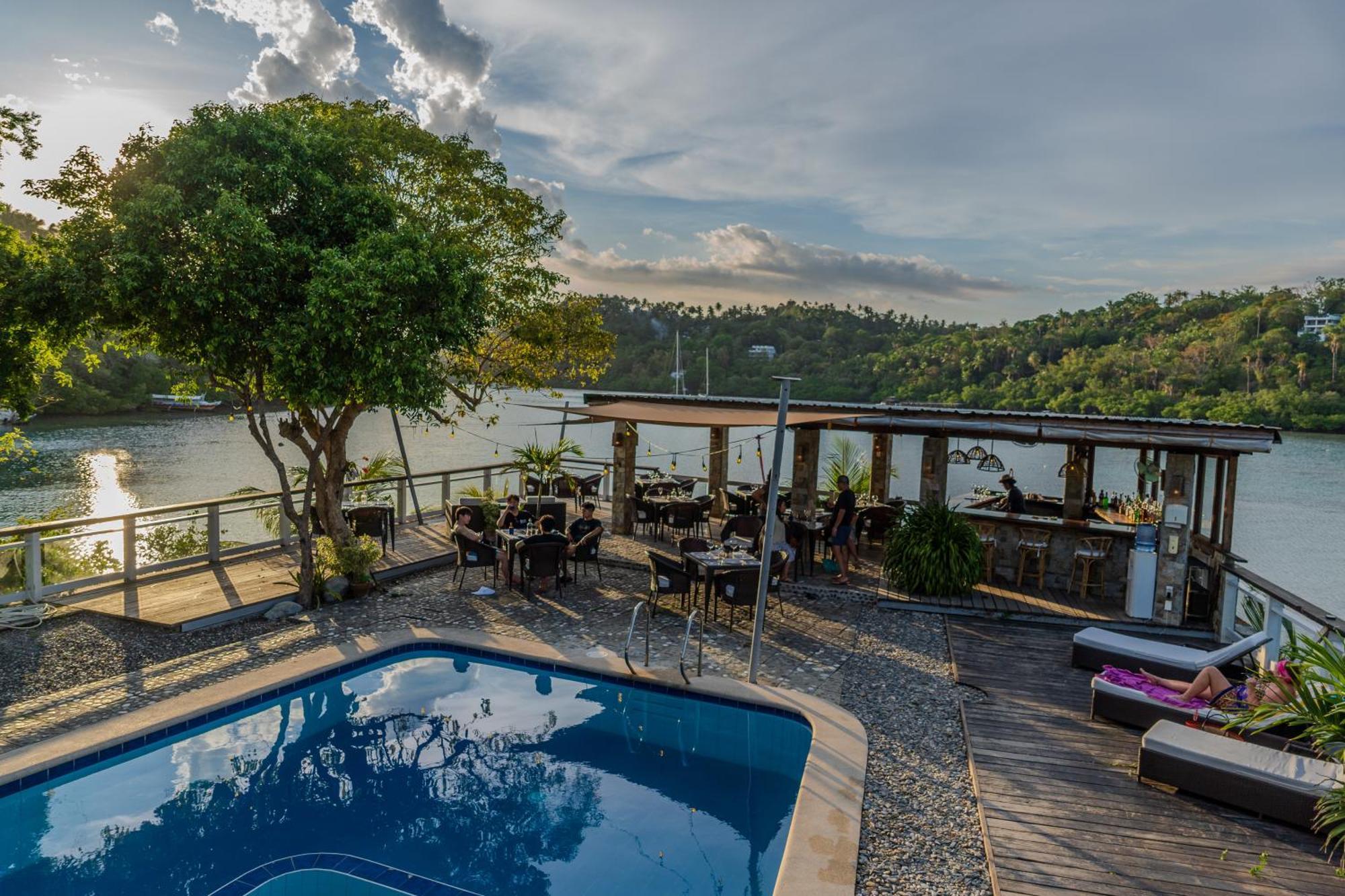 Edgewater Dive & Spa Resort Puerto Galera Extérieur photo