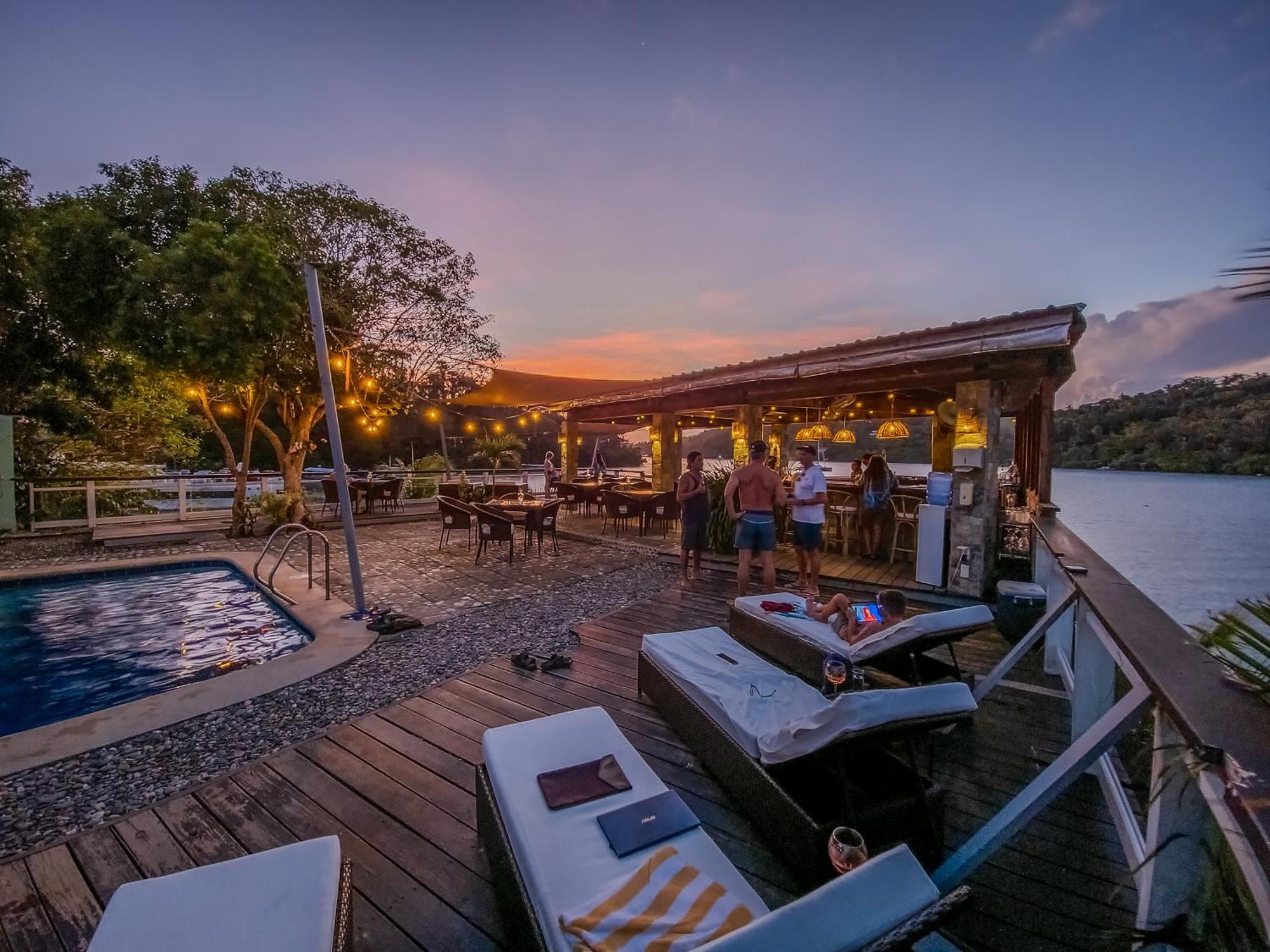 Edgewater Dive & Spa Resort Puerto Galera Extérieur photo