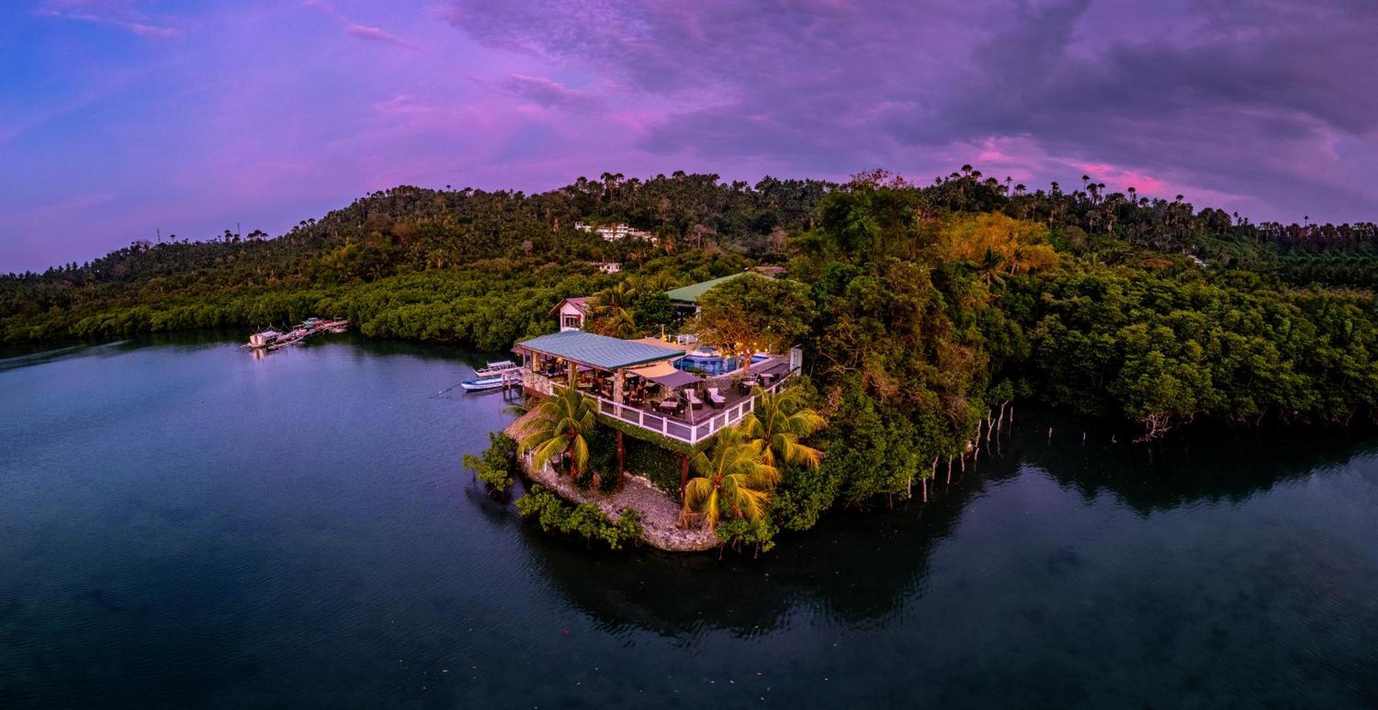 Edgewater Dive & Spa Resort Puerto Galera Extérieur photo