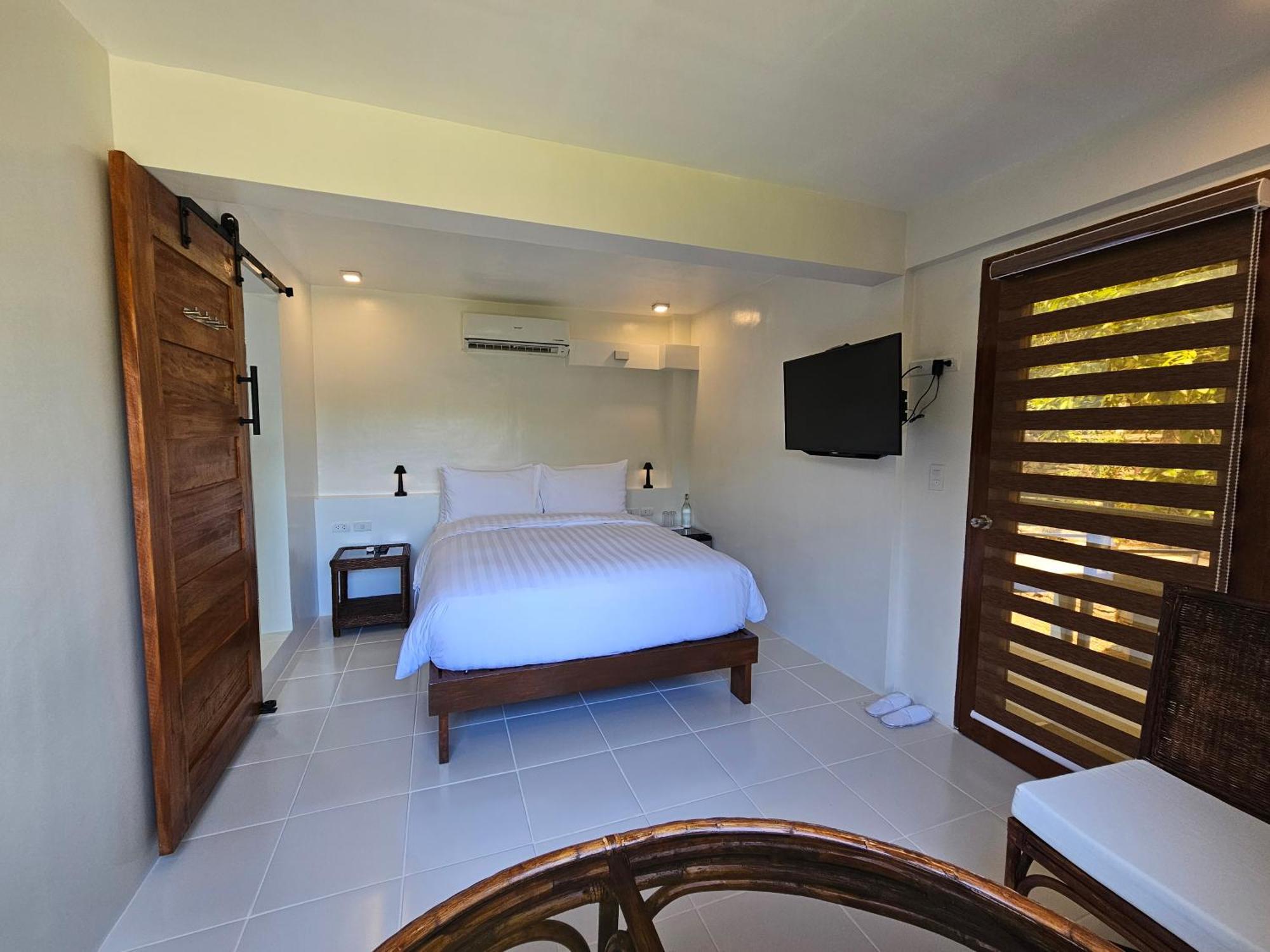 Edgewater Dive & Spa Resort Puerto Galera Extérieur photo