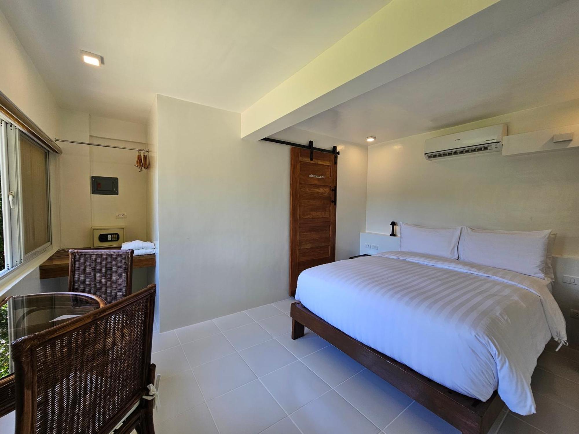 Edgewater Dive & Spa Resort Puerto Galera Extérieur photo