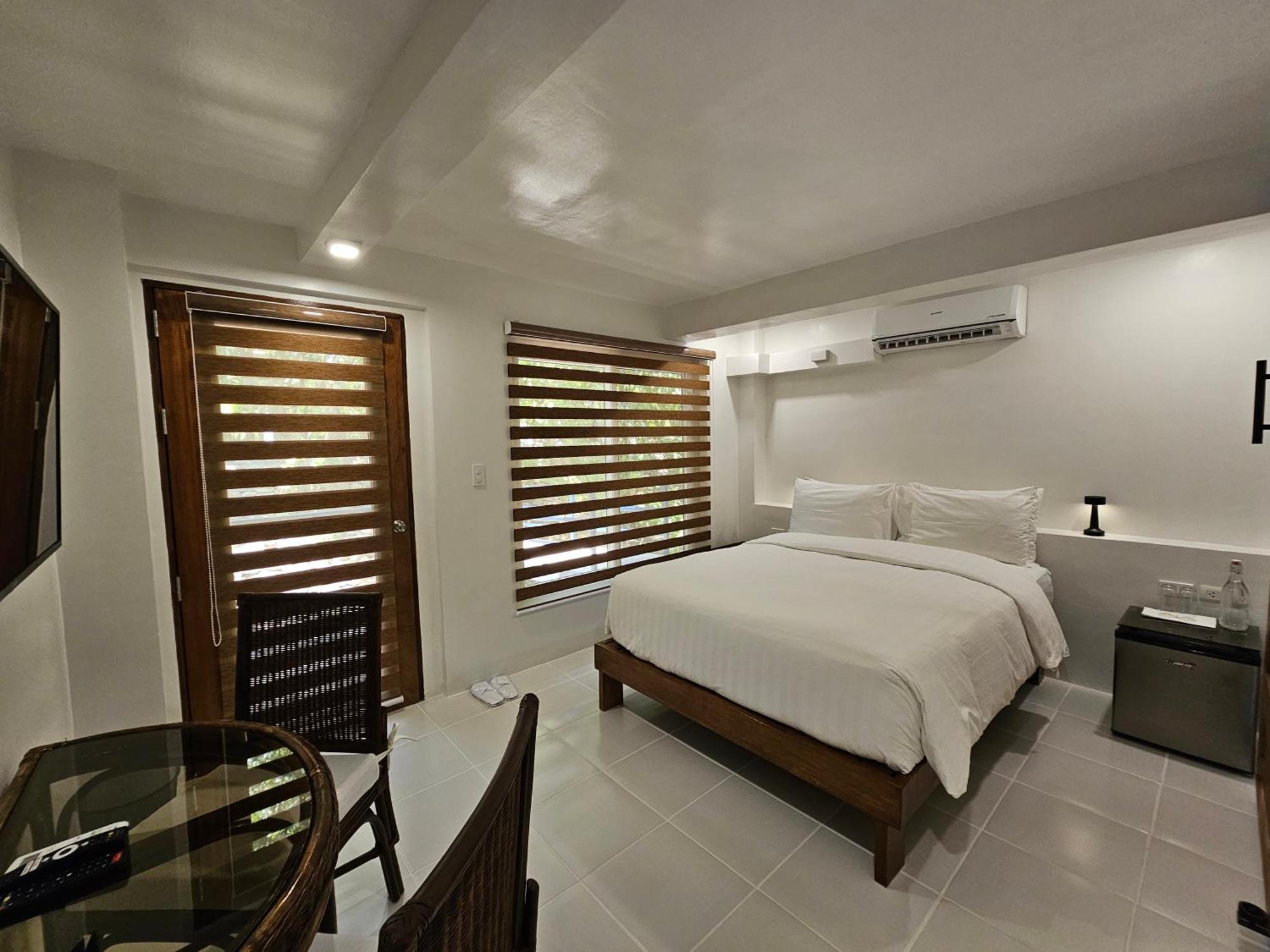 Edgewater Dive & Spa Resort Puerto Galera Extérieur photo