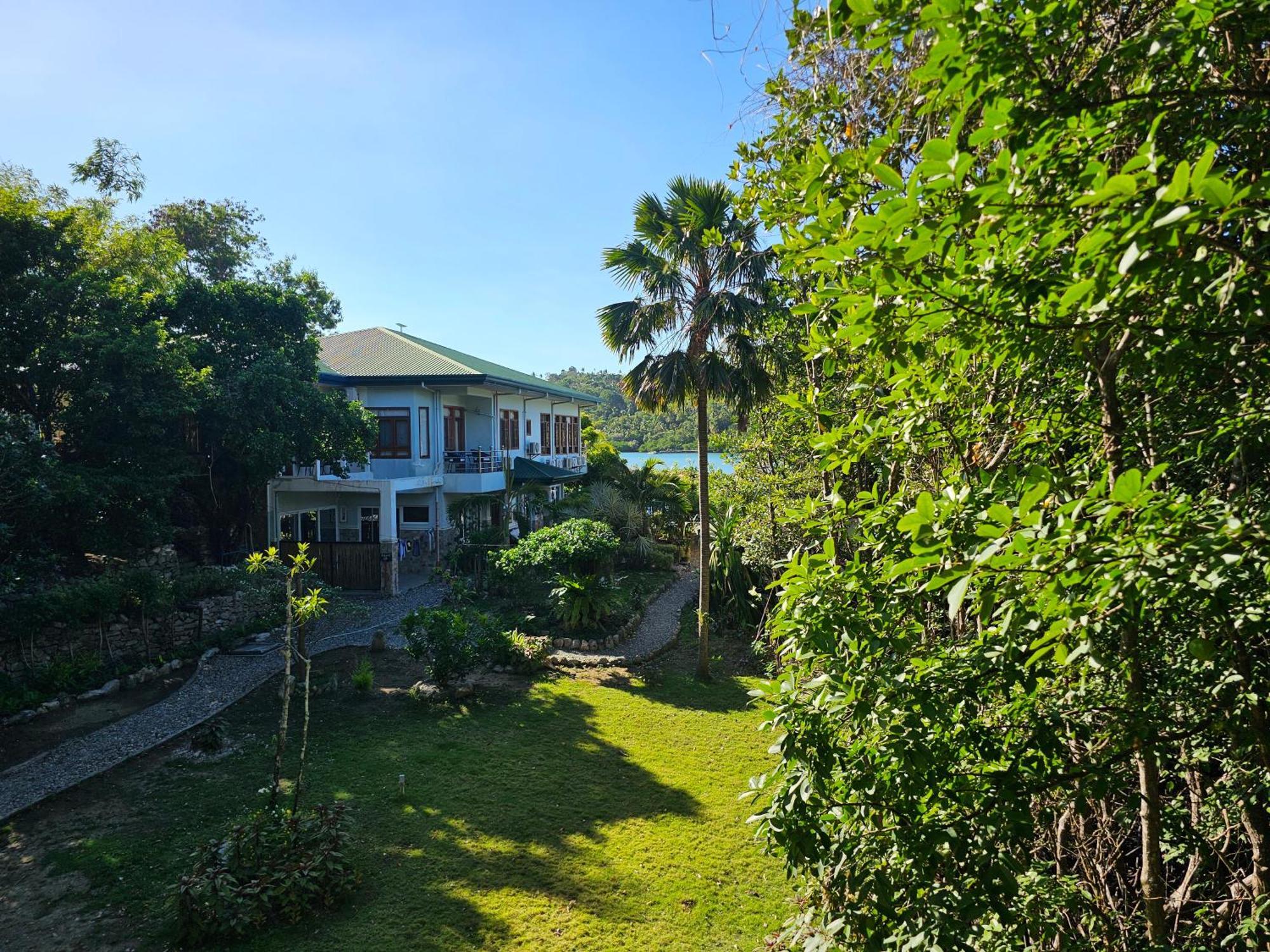 Edgewater Dive & Spa Resort Puerto Galera Extérieur photo
