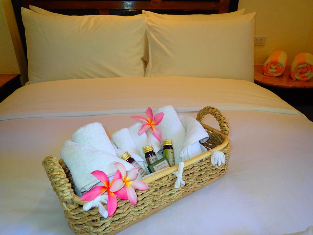 Edgewater Dive & Spa Resort Puerto Galera Extérieur photo